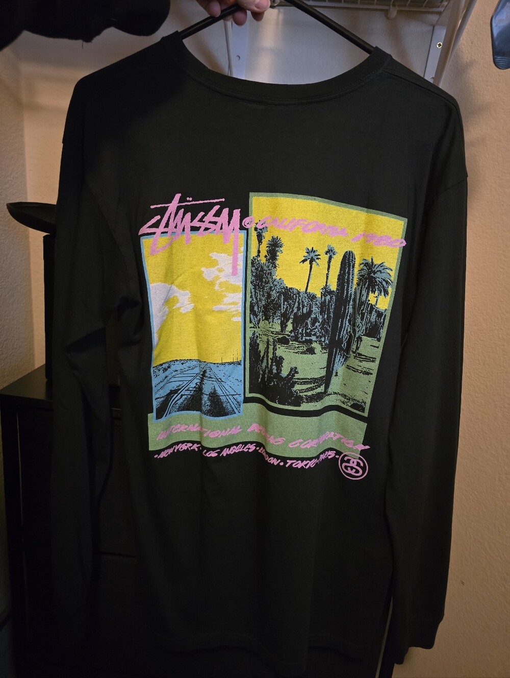 STUSSY International Design Corporation Black long sleeve